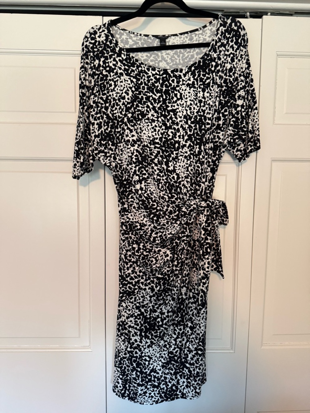 Ann Taylor Black and White Printed Tie-Waist Midi Dress
